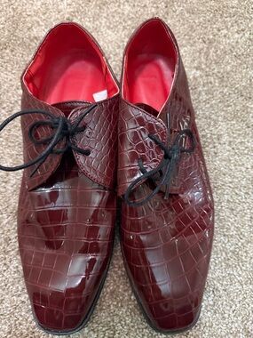 Men's Burgundy Croc-Embossed Lace-Up Dress Shoes